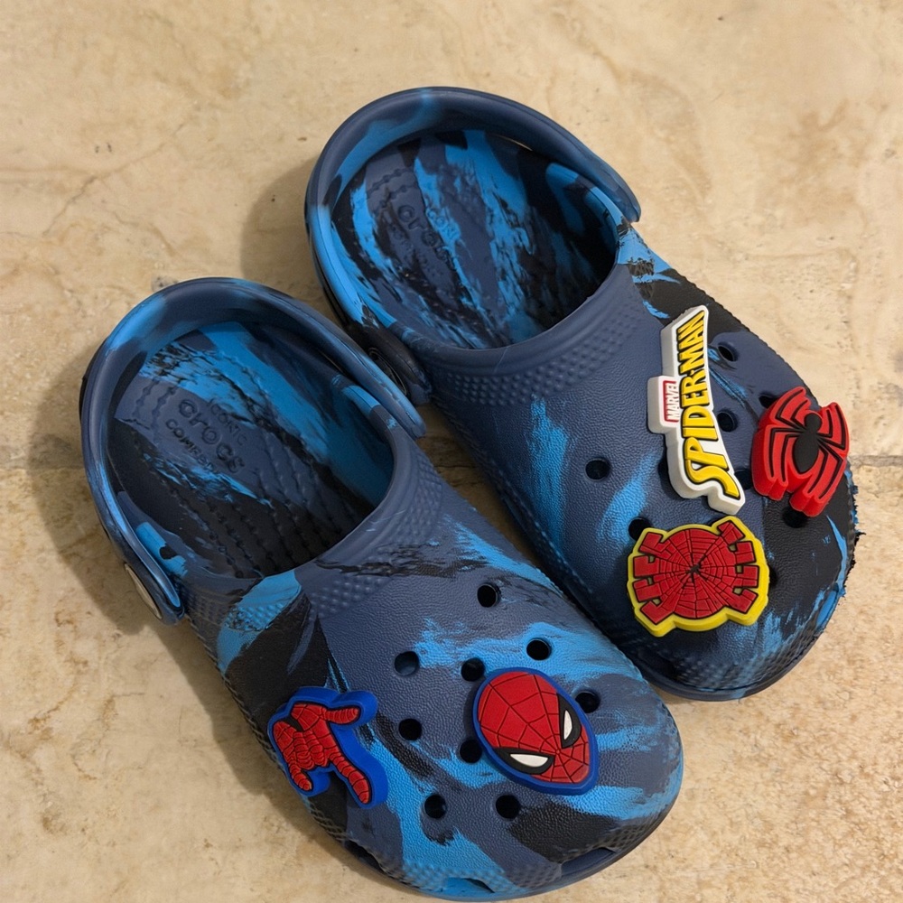 CROCS Kids' Navy Marbled Spider-Man Clogs - Picture 3 of 4